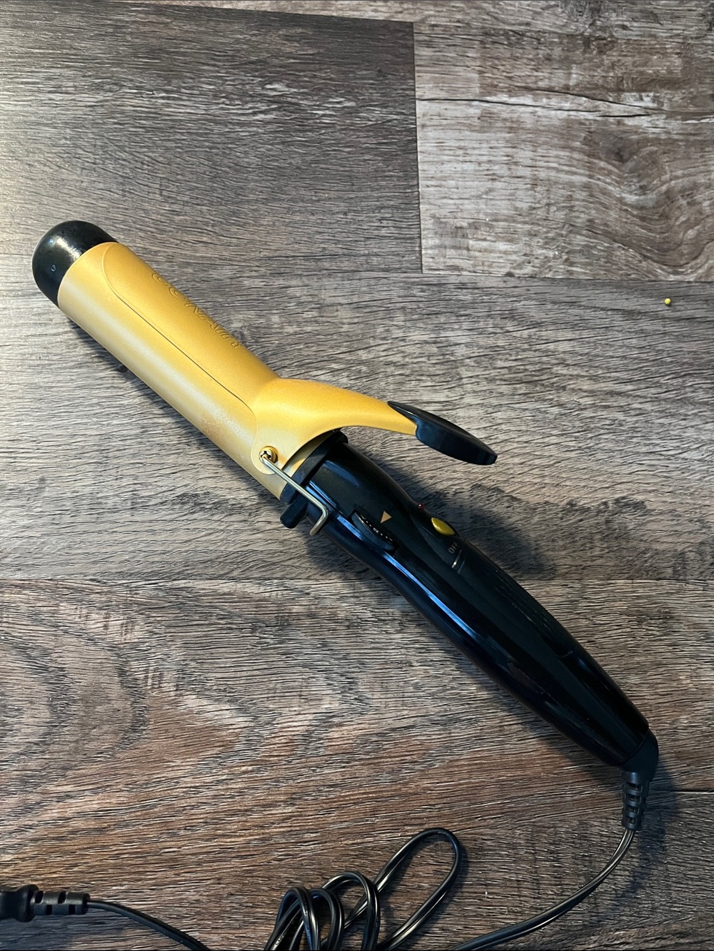 Conair curling iron Gold and Black Curling Iron - Women's Hair Tool 1.5